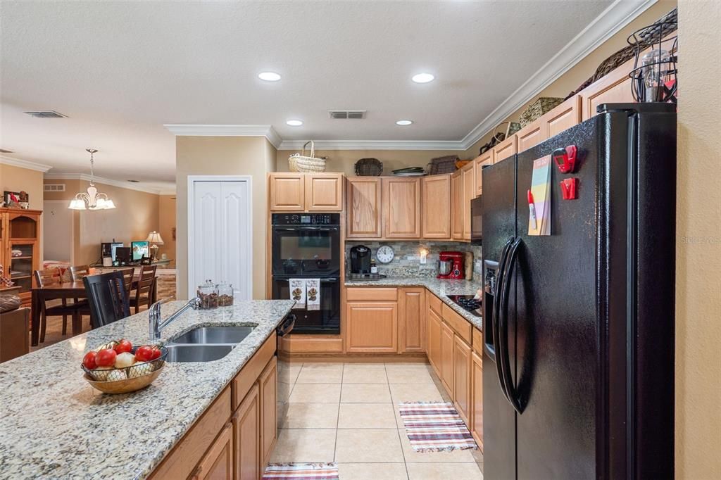 For Sale: $339,999 (3 beds, 2 baths, 1761 Square Feet)