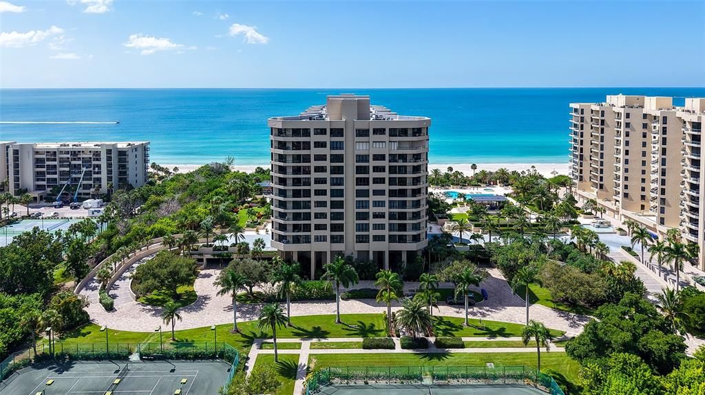 Recently Sold: $1,495,000 (2 beds, 2 baths, 1827 Square Feet)