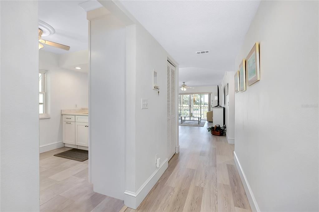 合同活跃: $299,000 (3 贝兹, 2 浴室, 1357 平方英尺)