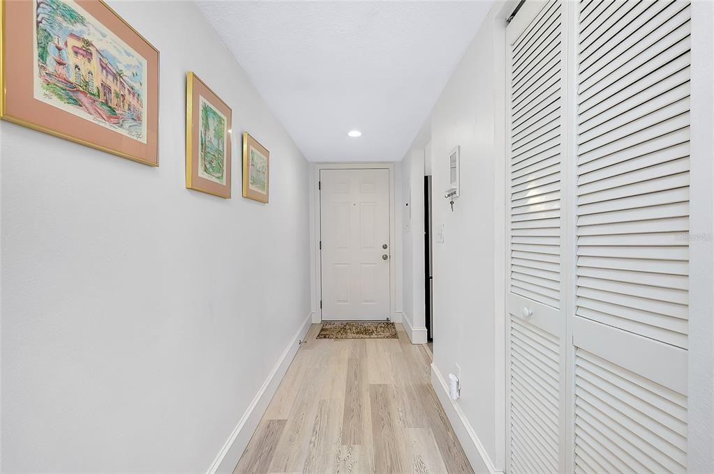 合同活跃: $299,000 (3 贝兹, 2 浴室, 1357 平方英尺)