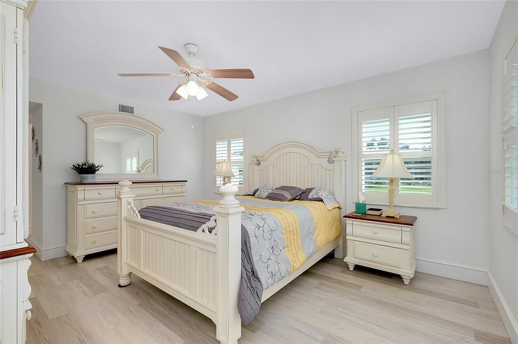 合同活跃: $299,000 (3 贝兹, 2 浴室, 1357 平方英尺)