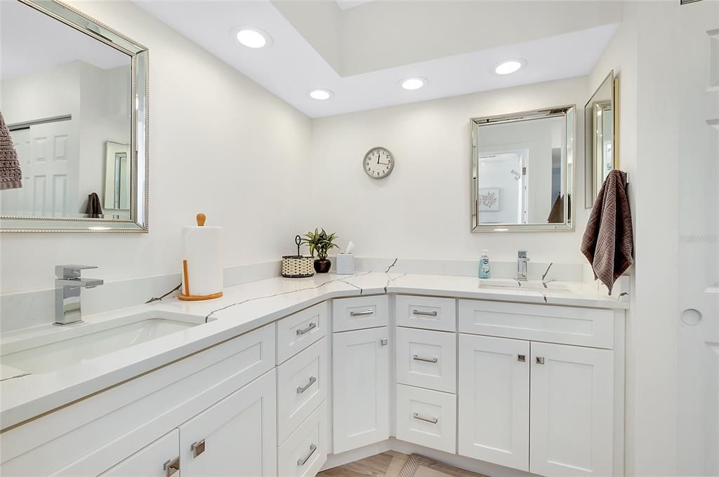 合同活跃: $299,000 (3 贝兹, 2 浴室, 1357 平方英尺)