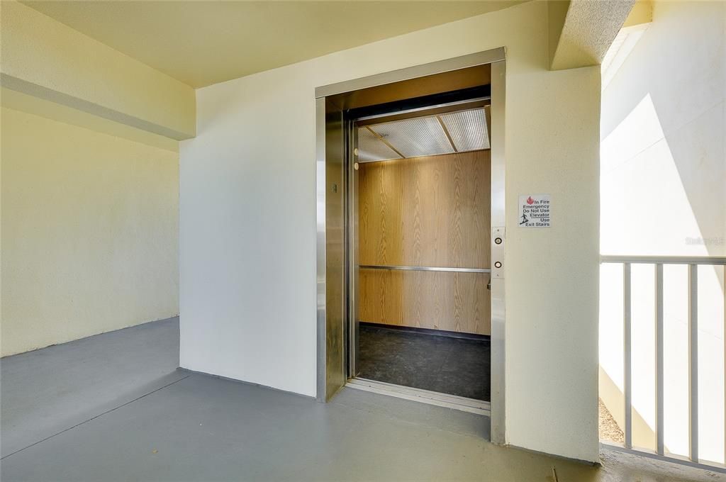 合同活跃: $299,000 (3 贝兹, 2 浴室, 1357 平方英尺)