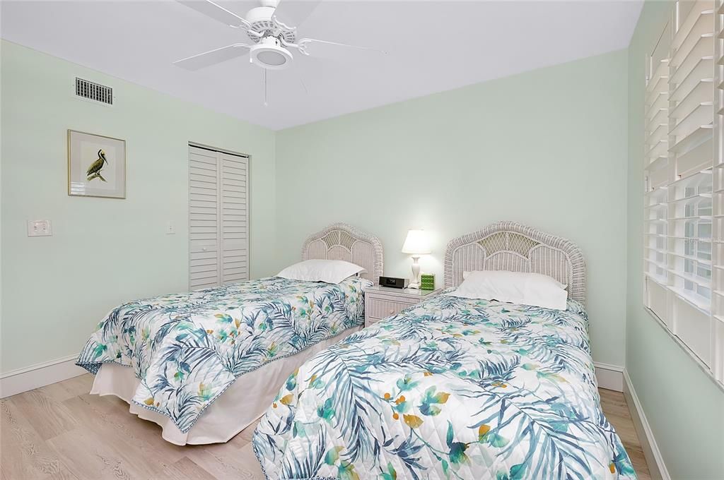 合同活跃: $299,000 (3 贝兹, 2 浴室, 1357 平方英尺)