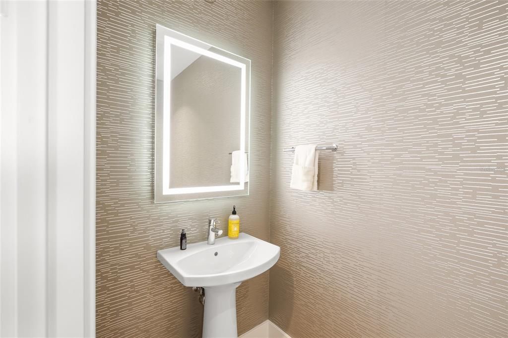 For Sale: $1,975,000 (2 beds, 2 baths, 1770 Square Feet)