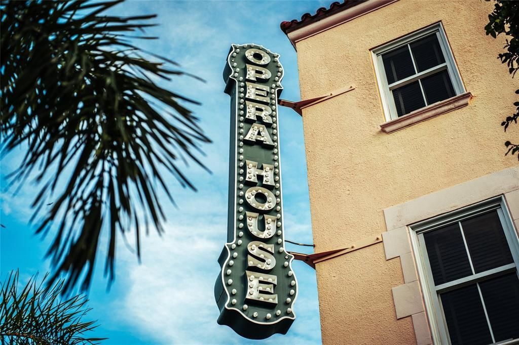 For Sale: $1,975,000 (2 beds, 2 baths, 1770 Square Feet)