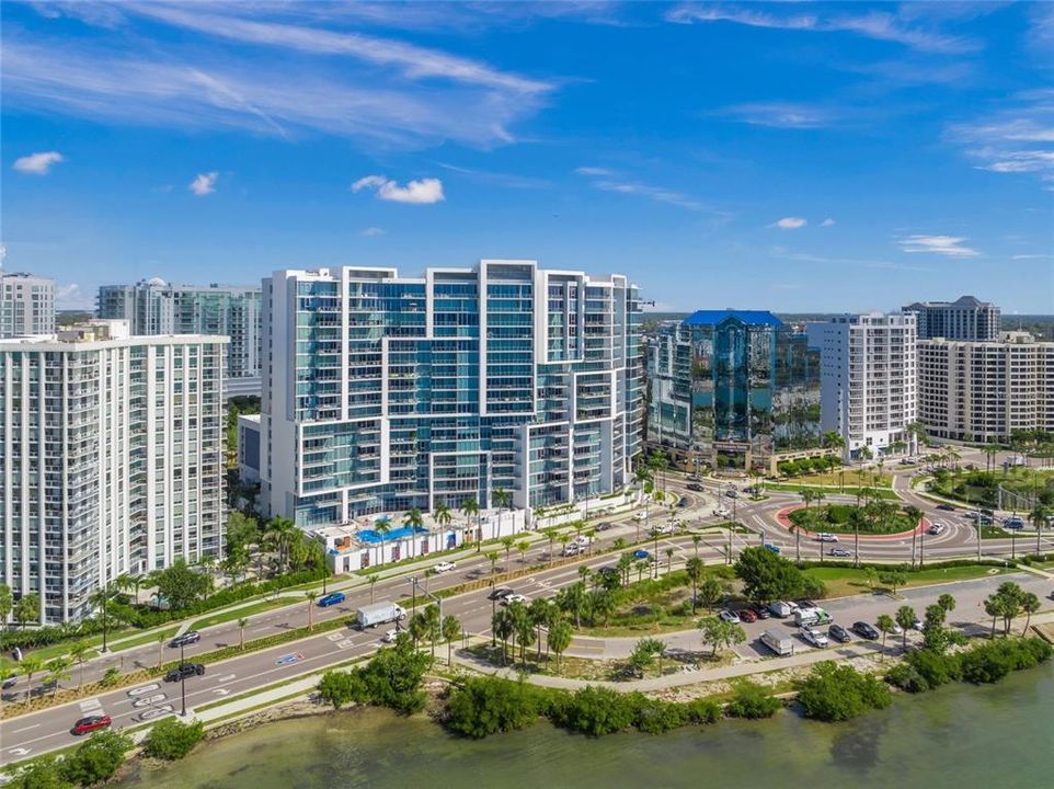 For Sale: $1,975,000 (2 beds, 2 baths, 1770 Square Feet)