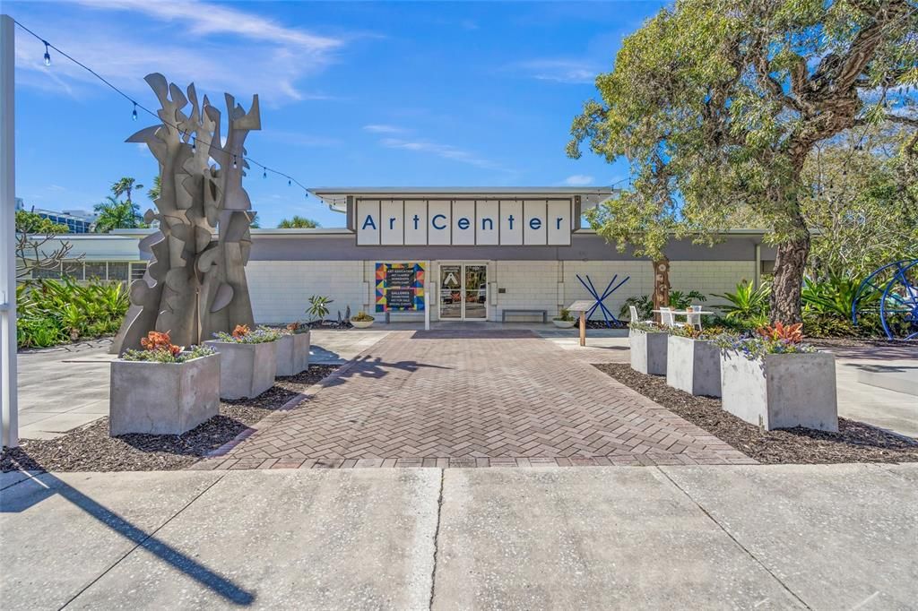 For Sale: $1,975,000 (2 beds, 2 baths, 1770 Square Feet)