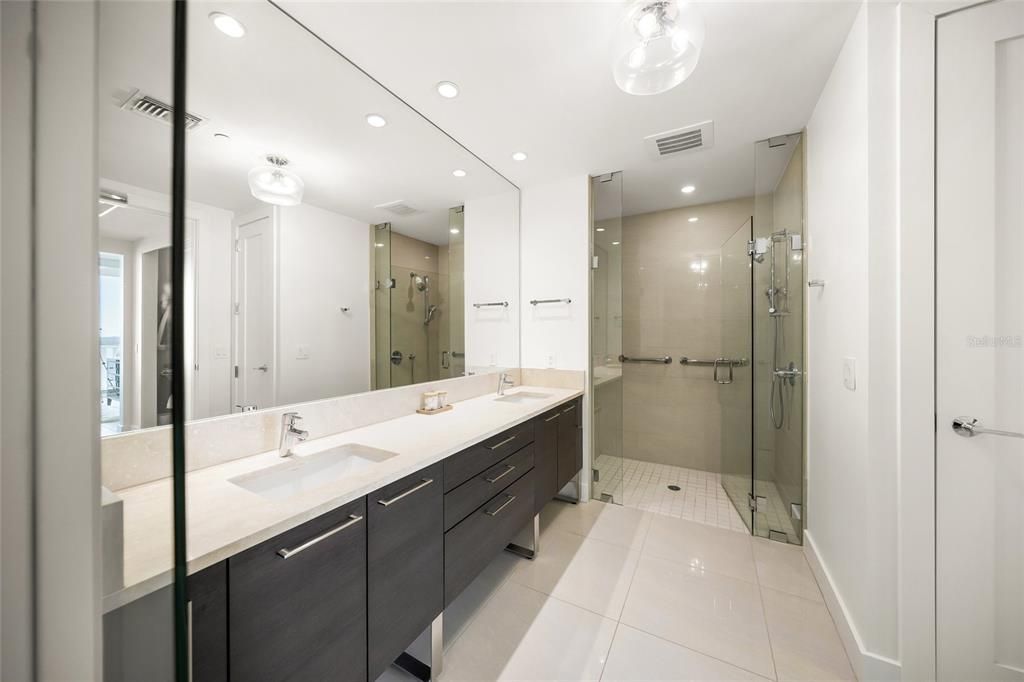 For Sale: $1,975,000 (2 beds, 2 baths, 1770 Square Feet)