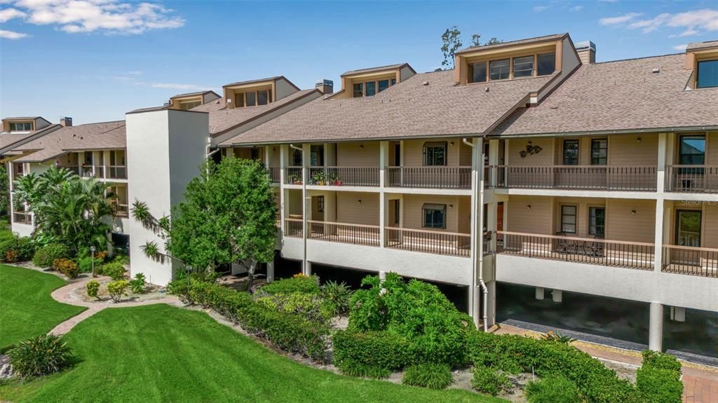 For Sale: $900,000 (2 beds, 2 baths, 1762 Square Feet)