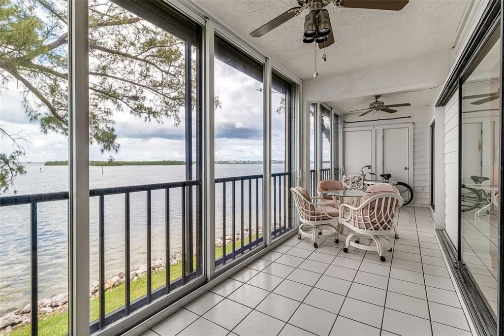 For Sale: $900,000 (2 beds, 2 baths, 1762 Square Feet)