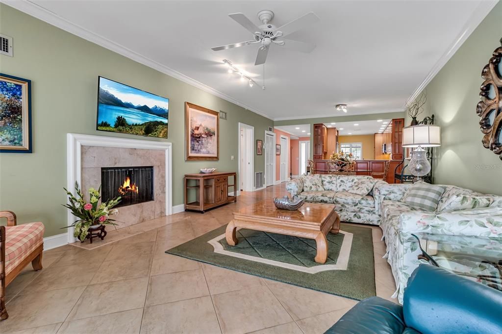 For Sale: $900,000 (2 beds, 2 baths, 1762 Square Feet)