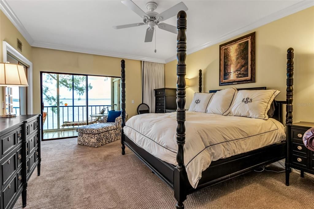 For Sale: $900,000 (2 beds, 2 baths, 1762 Square Feet)