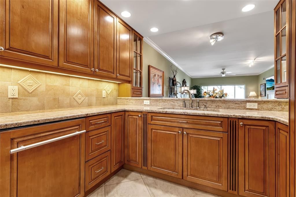 For Sale: $900,000 (2 beds, 2 baths, 1762 Square Feet)