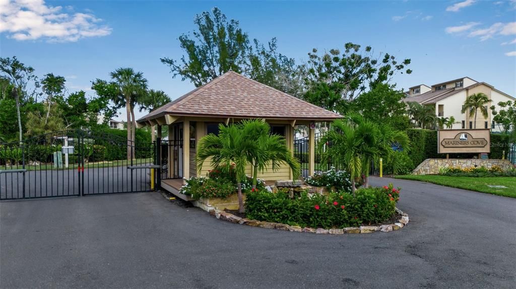 For Sale: $900,000 (2 beds, 2 baths, 1762 Square Feet)