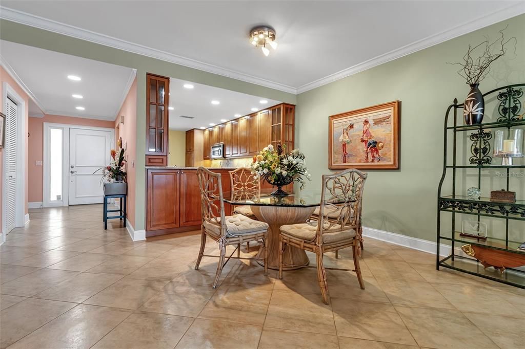 For Sale: $900,000 (2 beds, 2 baths, 1762 Square Feet)