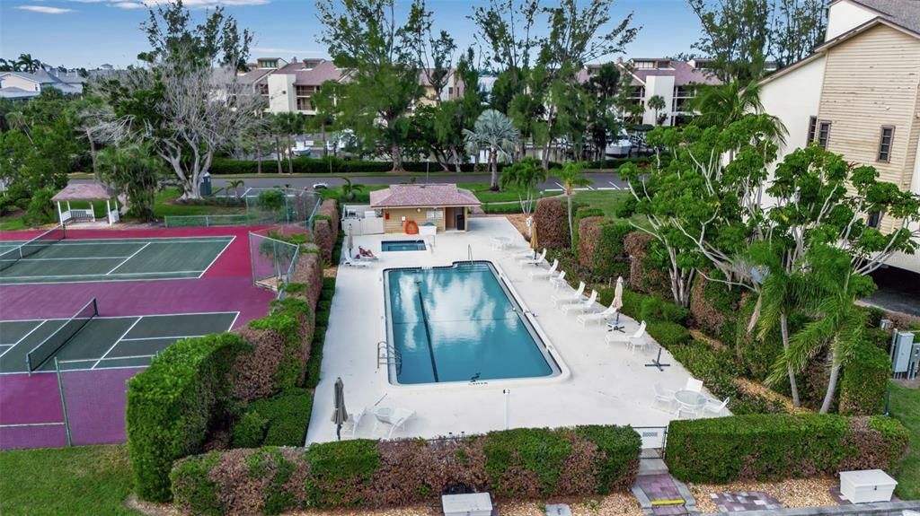 For Sale: $900,000 (2 beds, 2 baths, 1762 Square Feet)