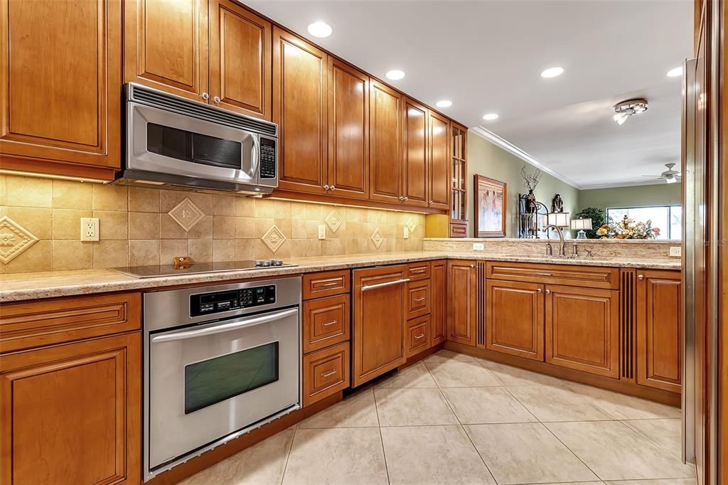 For Sale: $900,000 (2 beds, 2 baths, 1762 Square Feet)