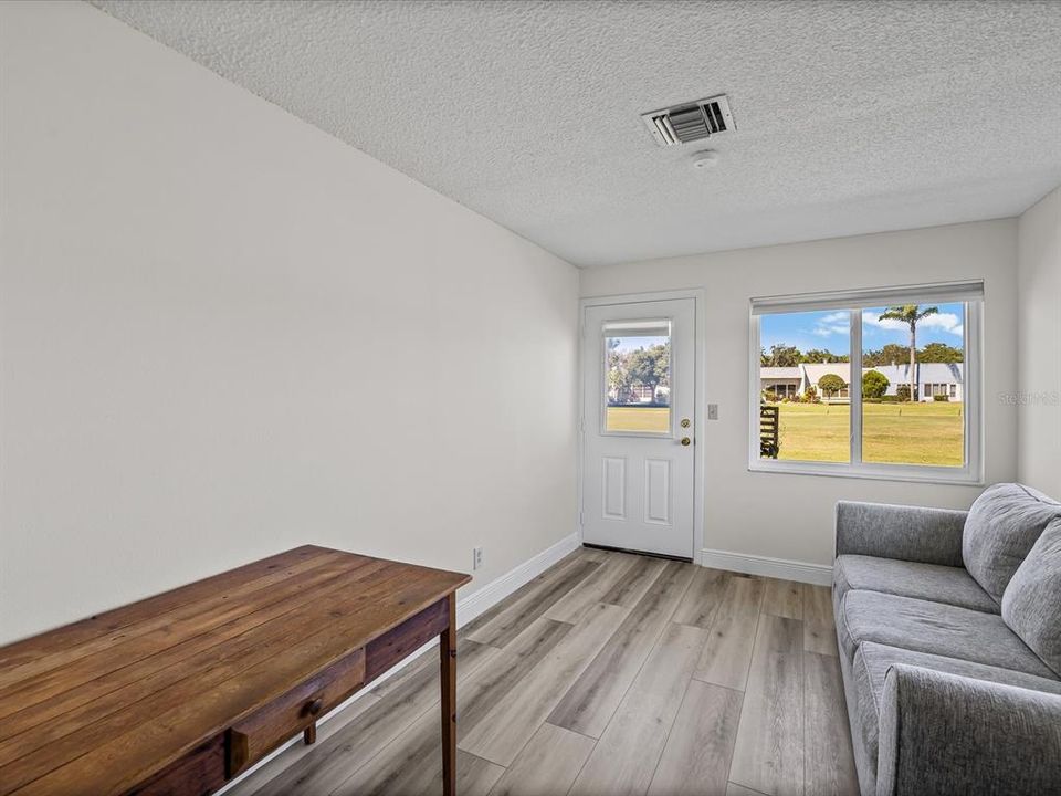 For Sale: $249,900 (2 beds, 2 baths, 1288 Square Feet)