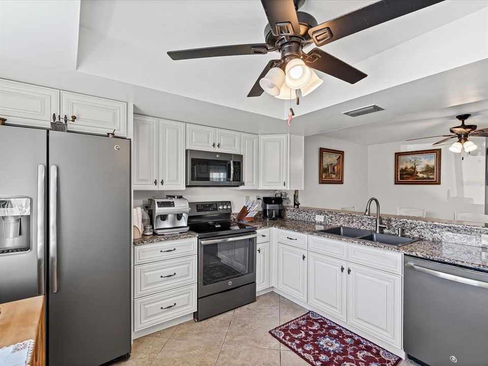 For Sale: $249,900 (2 beds, 2 baths, 1288 Square Feet)