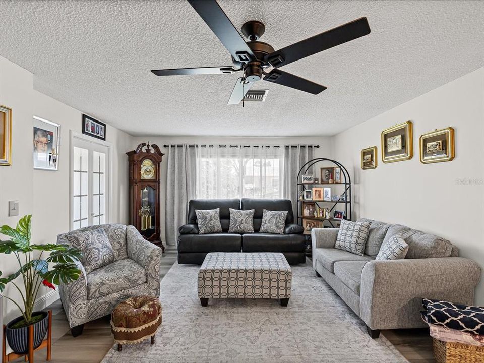 For Sale: $249,900 (2 beds, 2 baths, 1288 Square Feet)