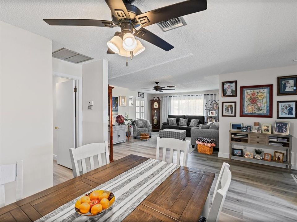 For Sale: $249,900 (2 beds, 2 baths, 1288 Square Feet)