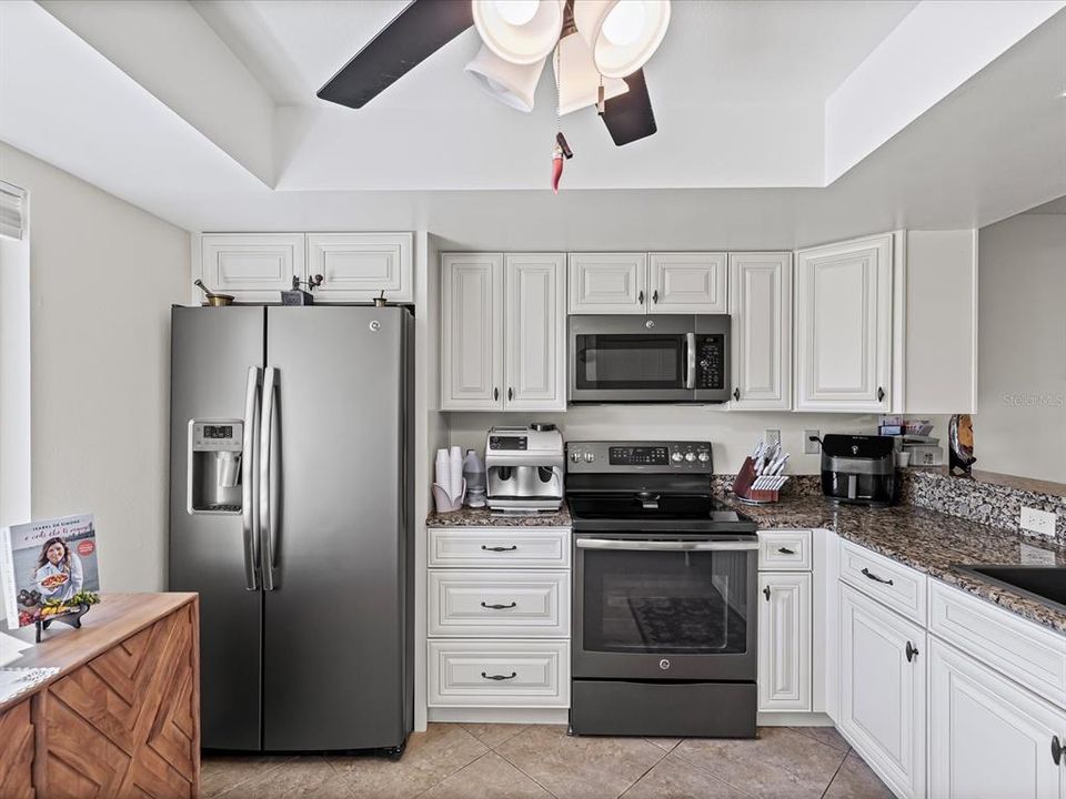 For Sale: $249,900 (2 beds, 2 baths, 1288 Square Feet)