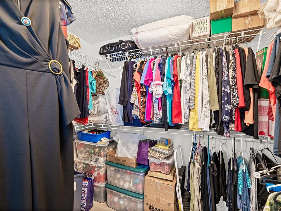 For Sale: $249,900 (2 beds, 2 baths, 1288 Square Feet)