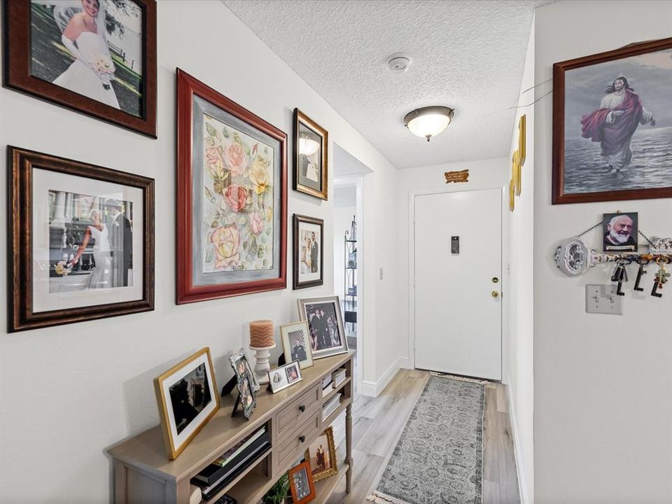 For Sale: $249,900 (2 beds, 2 baths, 1288 Square Feet)