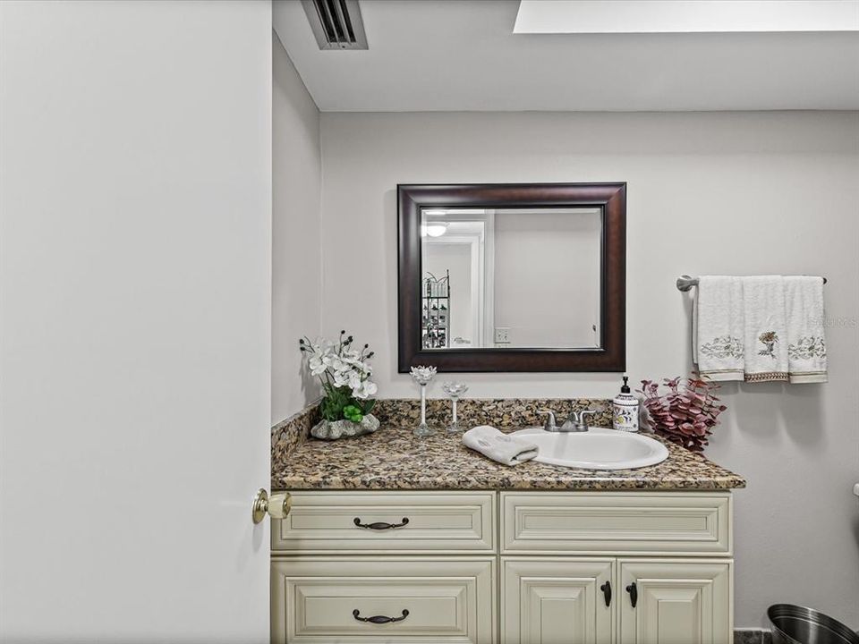 For Sale: $249,900 (2 beds, 2 baths, 1288 Square Feet)