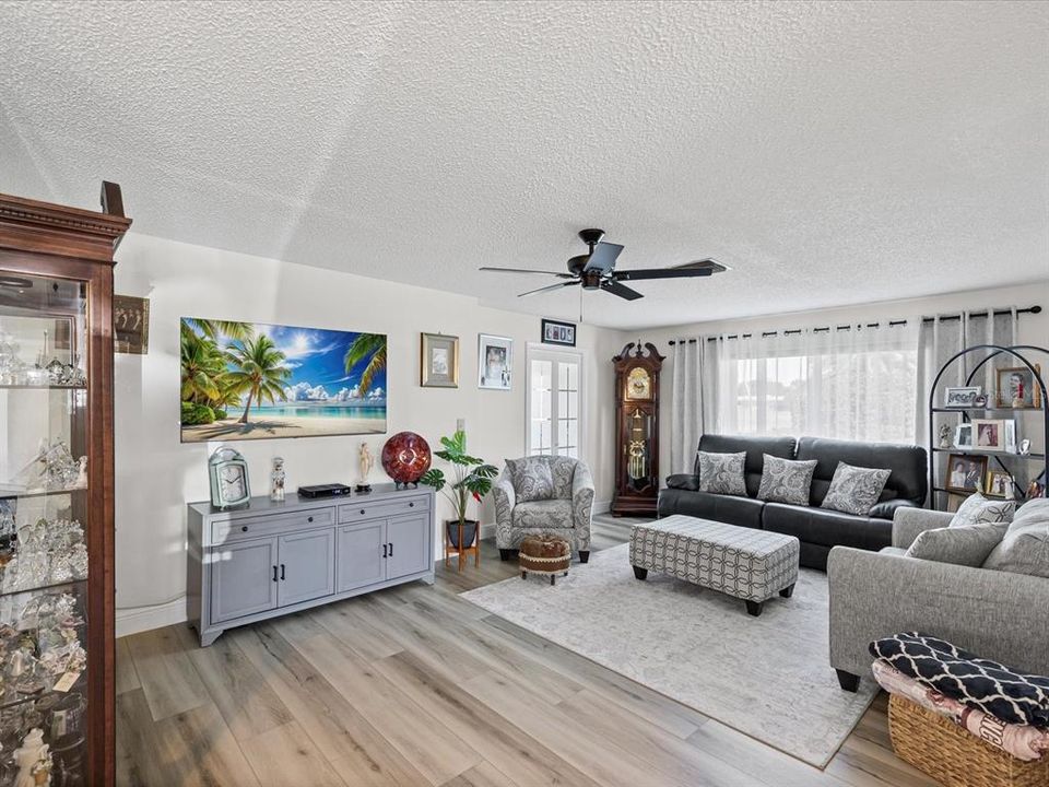 For Sale: $249,900 (2 beds, 2 baths, 1288 Square Feet)