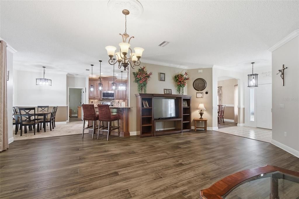 For Sale: $419,999 (4 beds, 2 baths, 2237 Square Feet)