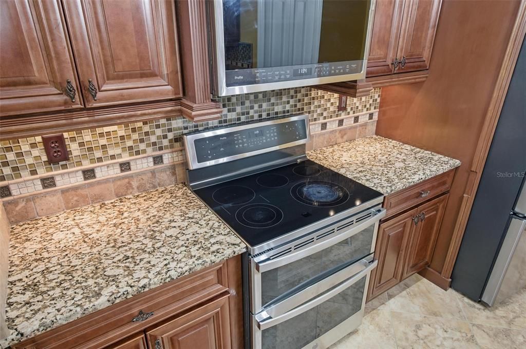 For Sale: $419,999 (4 beds, 2 baths, 2237 Square Feet)