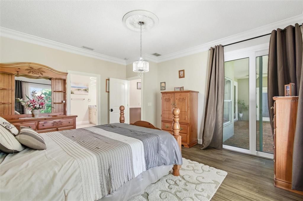 For Sale: $419,999 (4 beds, 2 baths, 2237 Square Feet)