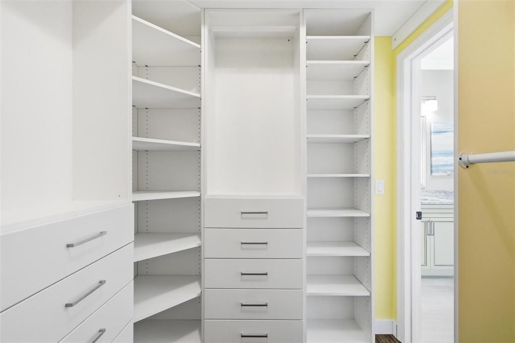 For Sale: $419,999 (4 beds, 2 baths, 2237 Square Feet)