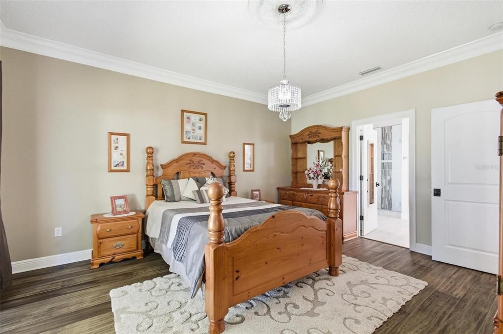 For Sale: $419,999 (4 beds, 2 baths, 2237 Square Feet)