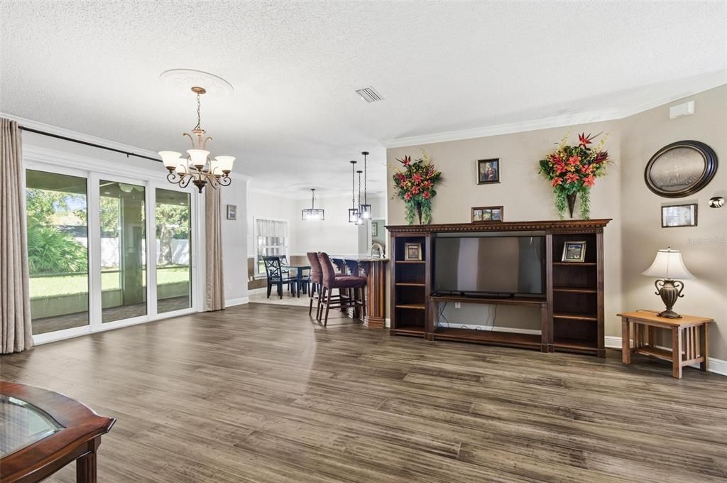 For Sale: $419,999 (4 beds, 2 baths, 2237 Square Feet)