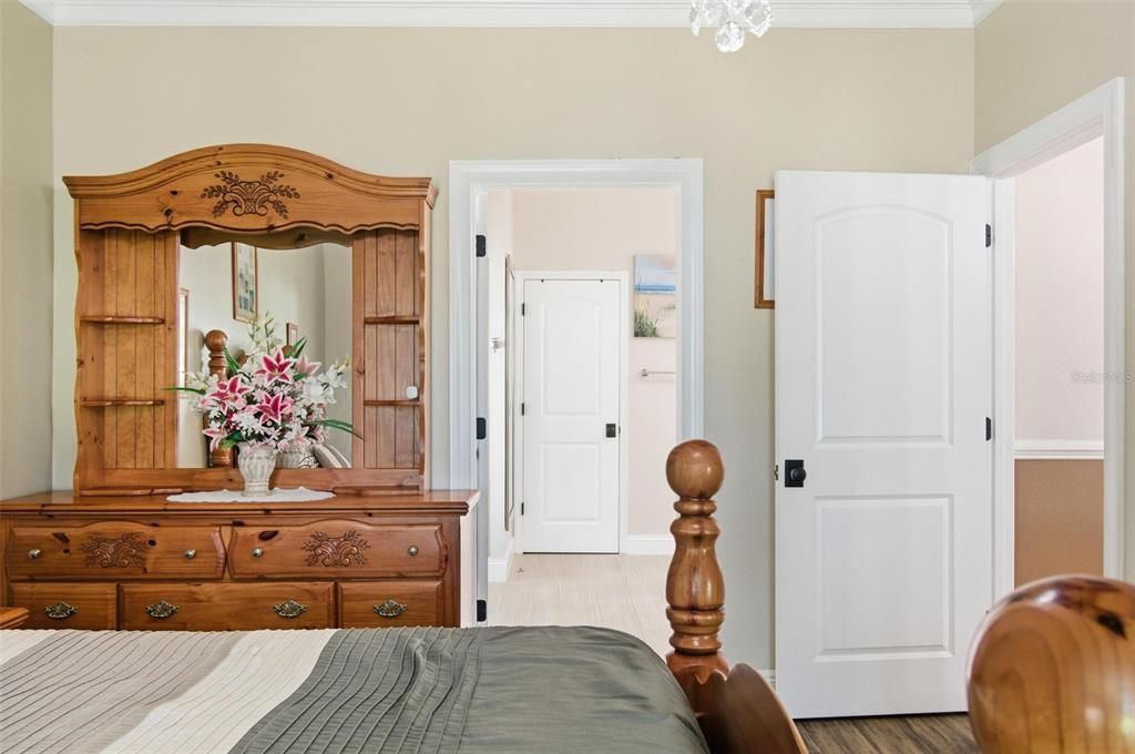 For Sale: $419,999 (4 beds, 2 baths, 2237 Square Feet)