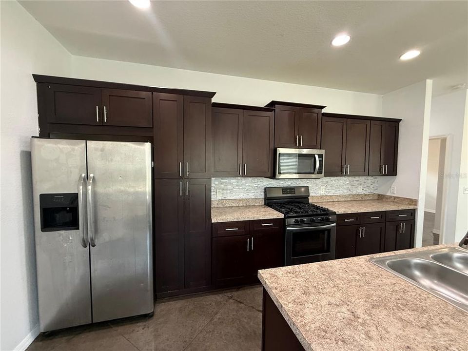 出租: $1,900 (3 贝兹, 2 浴室, 1553 平方英尺)