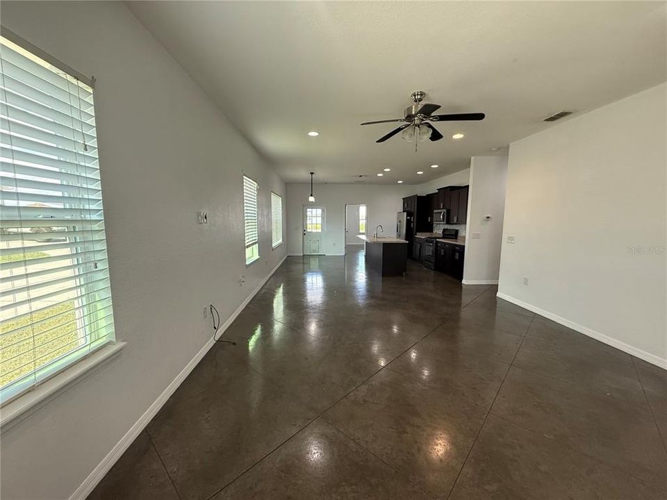 出租: $1,900 (3 贝兹, 2 浴室, 1553 平方英尺)