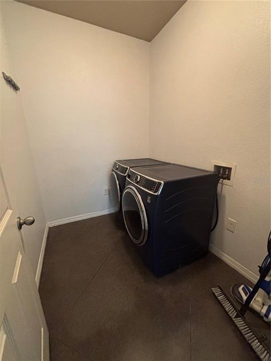 出租: $1,900 (3 贝兹, 2 浴室, 1553 平方英尺)