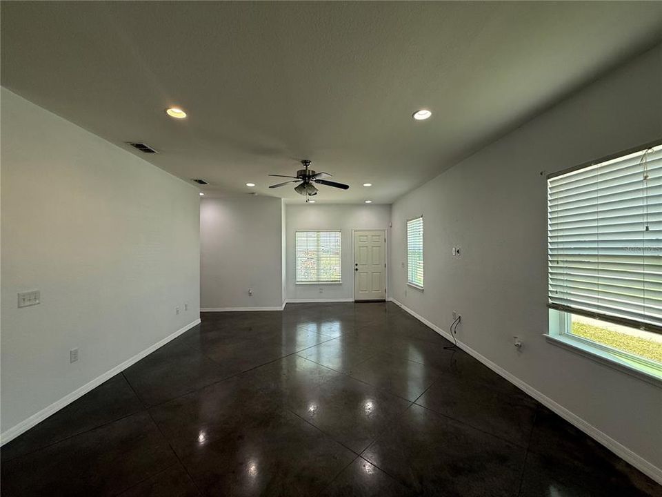 出租: $1,900 (3 贝兹, 2 浴室, 1553 平方英尺)