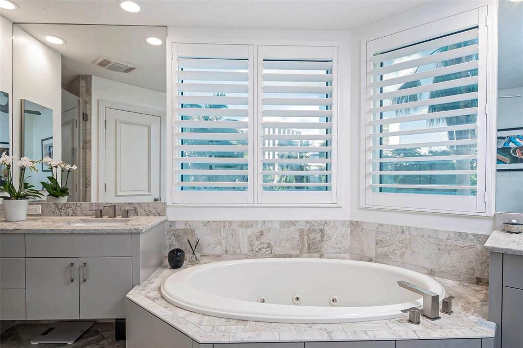 For Sale: $1,550,000 (2 beds, 2 baths, 2075 Square Feet)