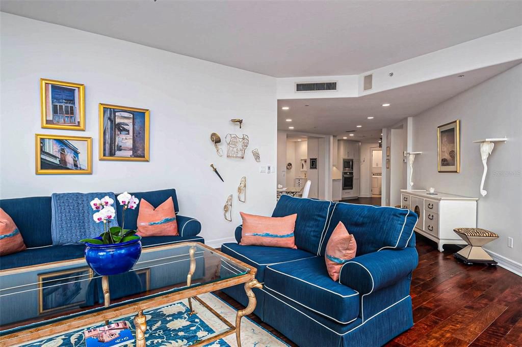 For Sale: $1,550,000 (2 beds, 2 baths, 2075 Square Feet)