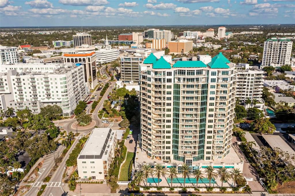 For Sale: $1,550,000 (2 beds, 2 baths, 2075 Square Feet)