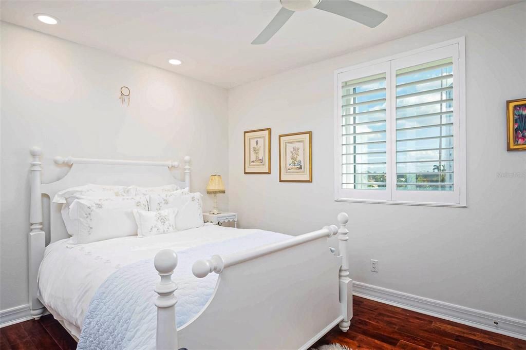 For Sale: $1,550,000 (2 beds, 2 baths, 2075 Square Feet)