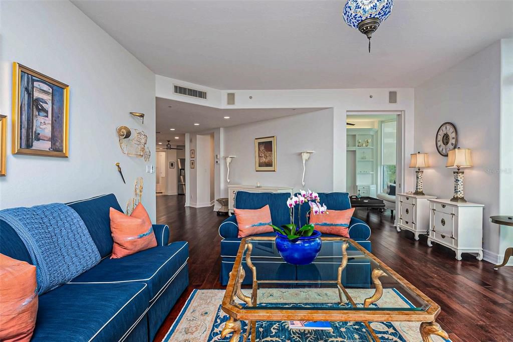 For Sale: $1,550,000 (2 beds, 2 baths, 2075 Square Feet)