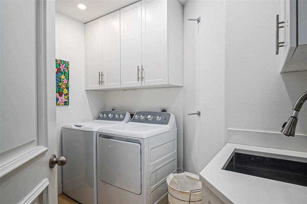 For Sale: $1,550,000 (2 beds, 2 baths, 2075 Square Feet)