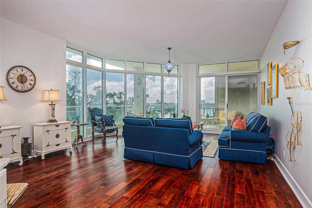 For Sale: $1,550,000 (2 beds, 2 baths, 2075 Square Feet)