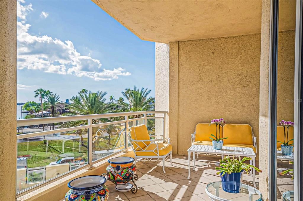 For Sale: $1,550,000 (2 beds, 2 baths, 2075 Square Feet)